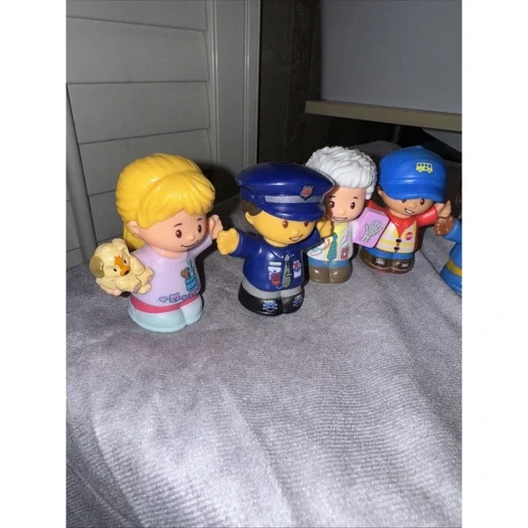 Fisher-Price Little People 2021 Community Heros Set Of 8 - Picture 2 of 5